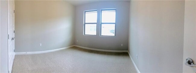Building Photo - 6814 E Riverside Dr