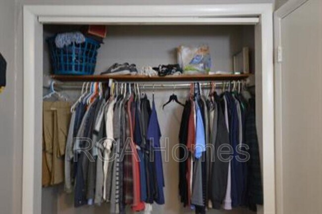 Building Photo - 906 Laurel St