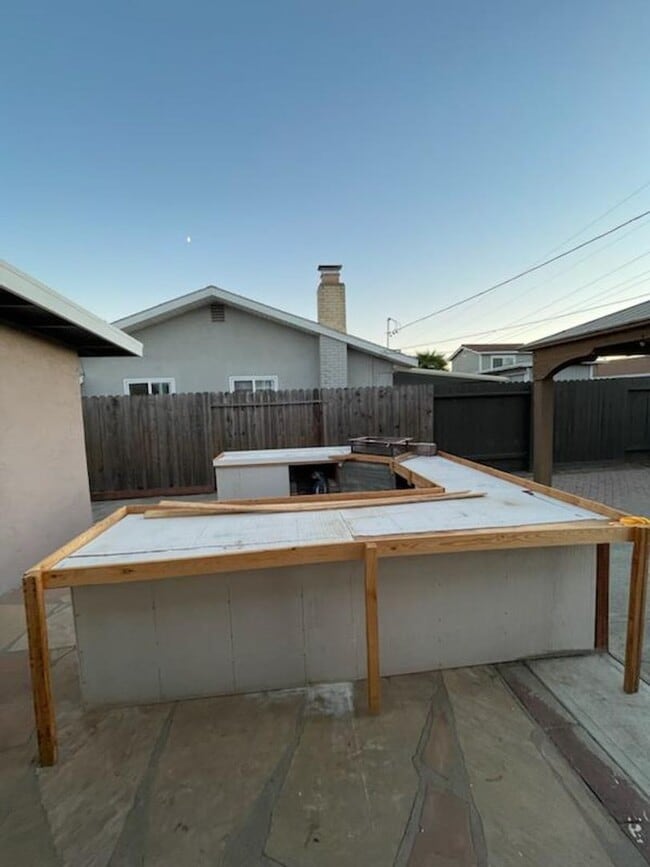 Building Photo - Beautifully Updated 3 Bed, 2 Bath Single S...
