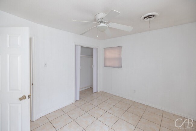 Building Photo - 2902 Bennett Dr