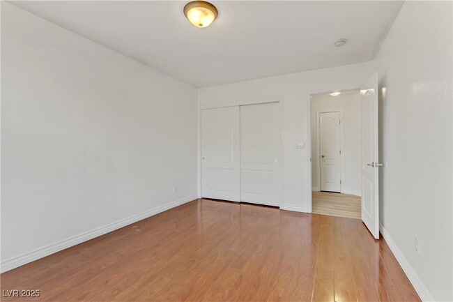 Building Photo - 7215 N Buttons Ridge Dr