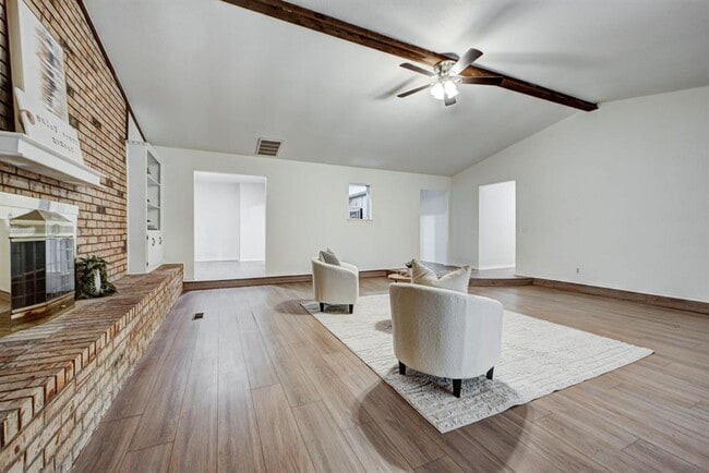 Building Photo - 1030 Walsh Ln