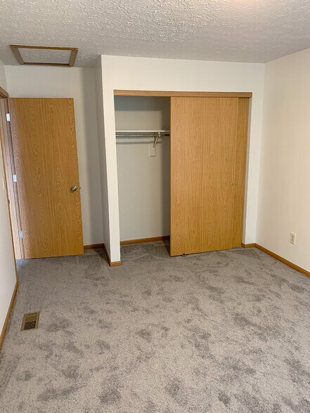 Building Photo - 6900 Gemstar Rd