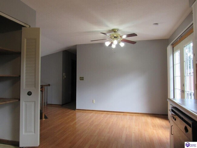 Building Photo - 696 Cottonwood Dr