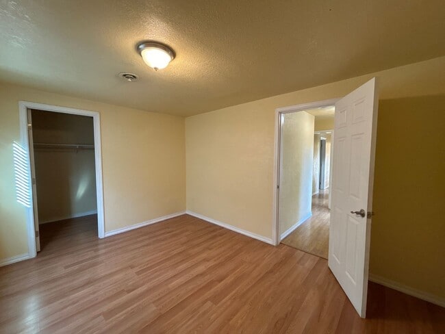 Building Photo - Downtown Redmond Charm 3 Bedroom / 1 Bath