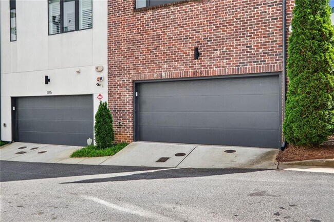 Building Photo - 1214 Chelsea Cir NW