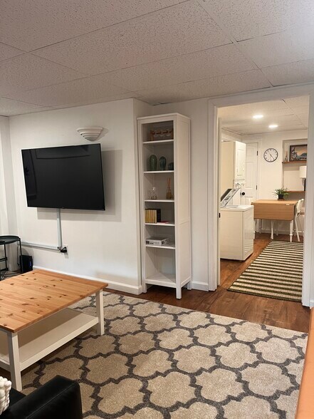 Building Photo - 266 Malletts Bay Ave