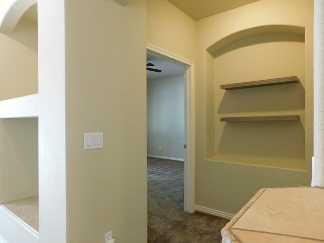 Building Photo - Spacious 2-Bed in Fountain Greens!