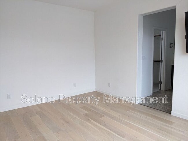 Building Photo - 537 Lavender Dr