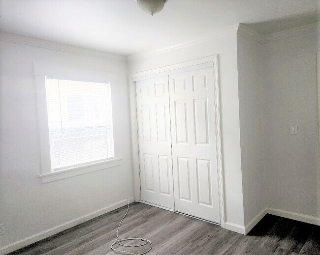 Building Photo - 1241 E 80th St