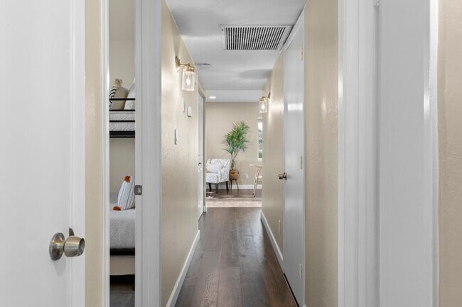 Building Photo - UN-FURNISHED!! 3 Bedroom/ 2Bath in Heart of Scottsdale!!