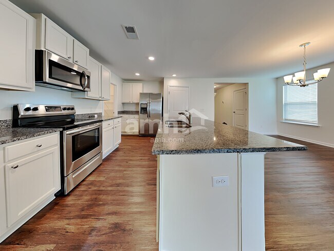 Building Photo - 67 Hogan Dr