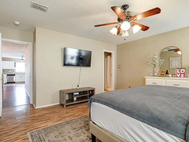 Building Photo - 1435 Greenbrook Dr
