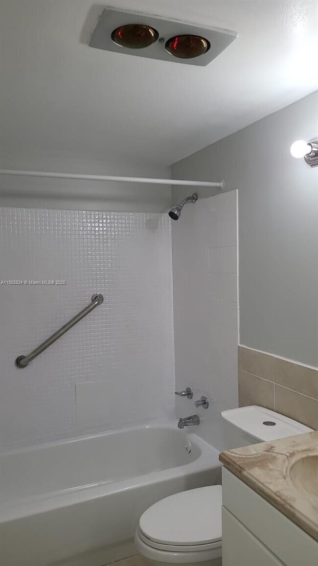 Building Photo - 287 Norwich L