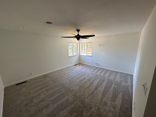 Building Photo - Beautiful Fieldcreek Ranch Exclusive Home