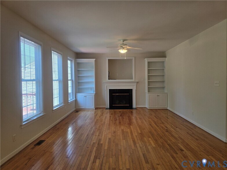 Building Photo - 9521 Pine Trails Ct