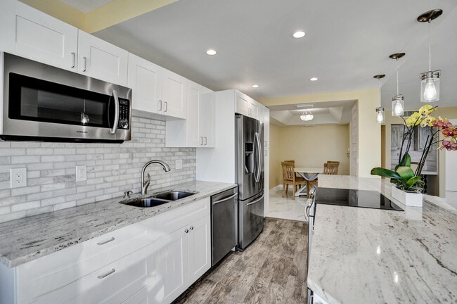 Building Photo - 3590 S Ocean Blvd