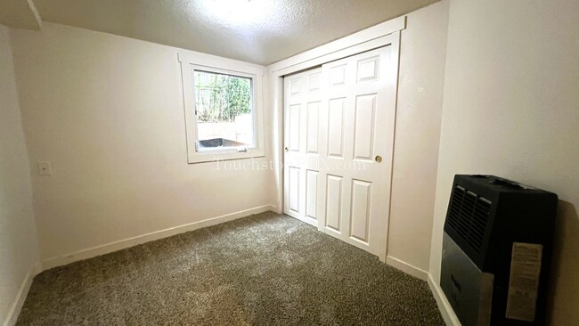 Building Photo - Charming Duplex on SE Milwaukie Ave