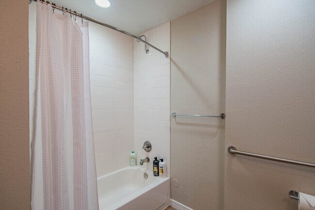 Building Photo - 1275 E University Dr