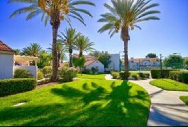 Building Photo - Rancho Del Mar Townhome in Central Temecul...