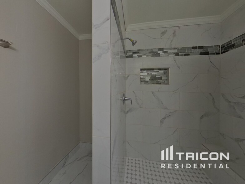 Building Photo - 5141 Grays Ridge Dr