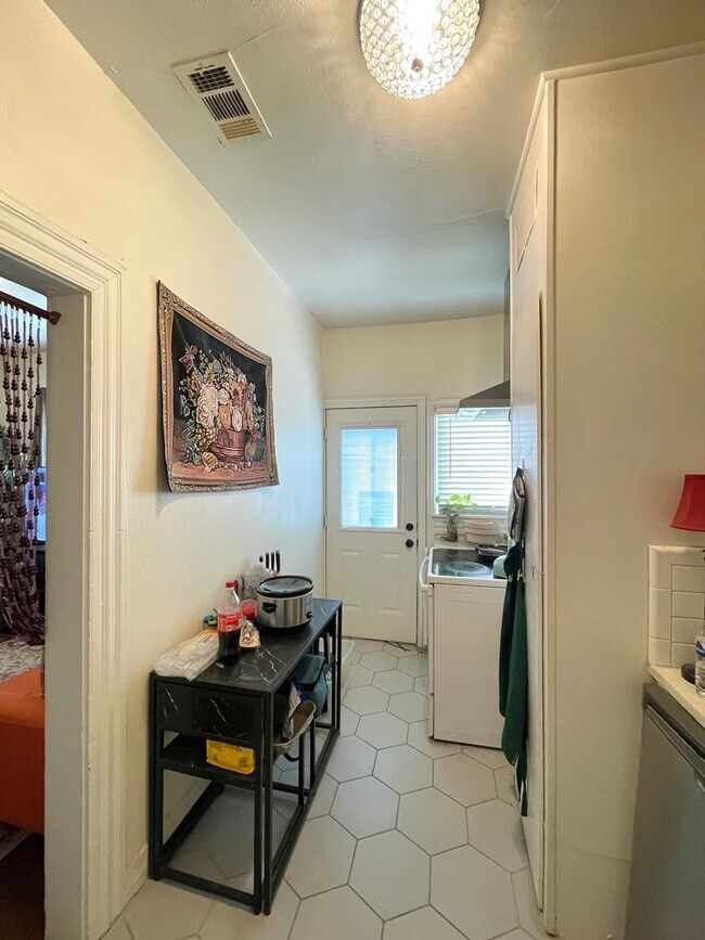 Building Photo - Windomere