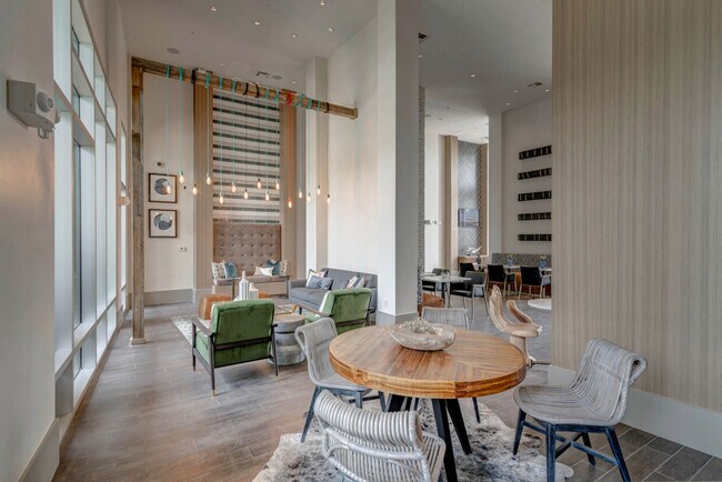 Building Photo - 2910 E 17th St