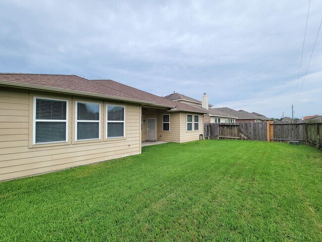 Building Photo - Welcome to this charming one-story home fe...