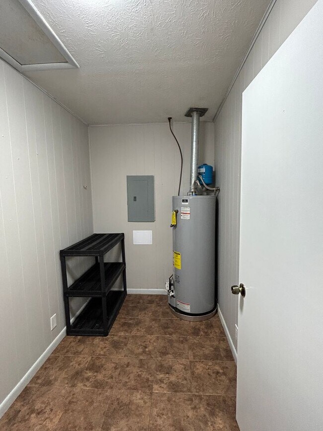 Building Photo - 1825 Edwardian Way