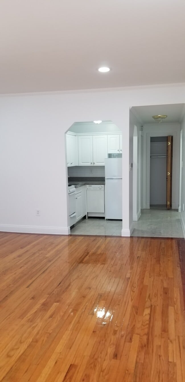 Building Photo - 259 W 15th St