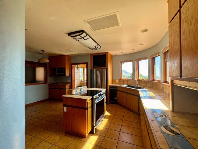 Building Photo - Sandia Heights Gem