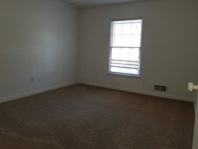 Building Photo - 5140 Highpoint Rd