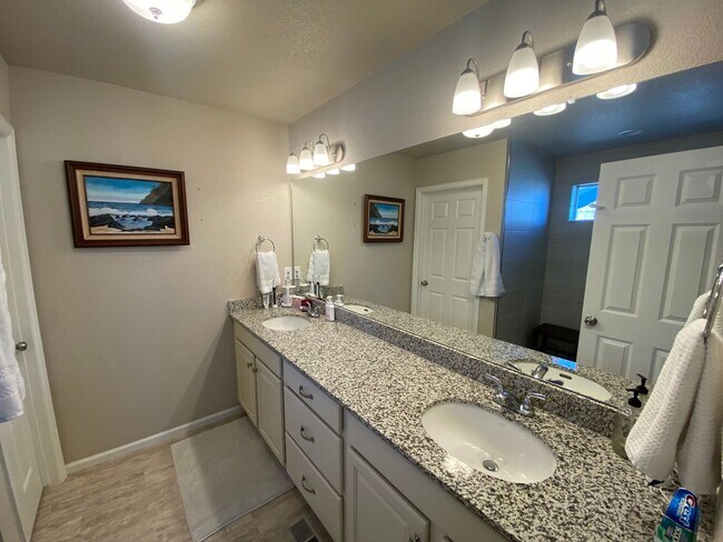 Building Photo - 4 Bed 4 Bathroom Home in Banning Lewis With Fished Basement!!