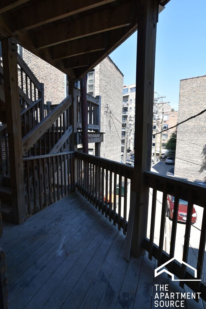 Building Photo - 710 W Grace St
