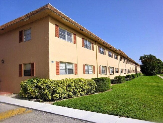 Building Photo - 600 SW 2nd Ave