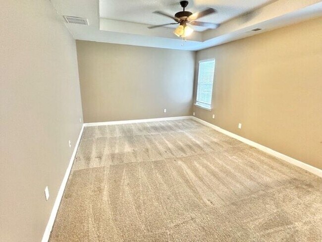 Building Photo - Stonebriar- Spacious 4 Bedroom 2.5 Bath Ho...