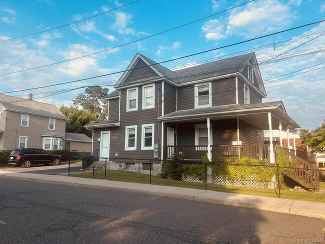 Building Photo - 22 Cozzens Ave