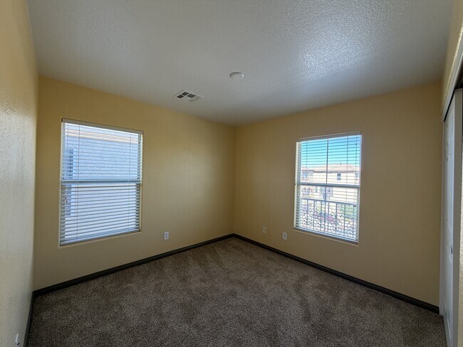Building Photo - 10811 Ackers Dr
