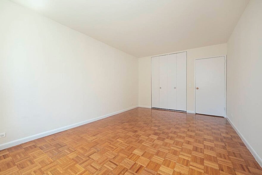 Building Photo - 211 W 56th St