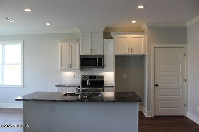 Building Photo - 2100 Remington Ct