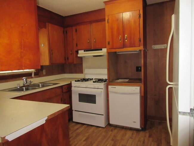 Building Photo - 2416 Peach Orchard Rd