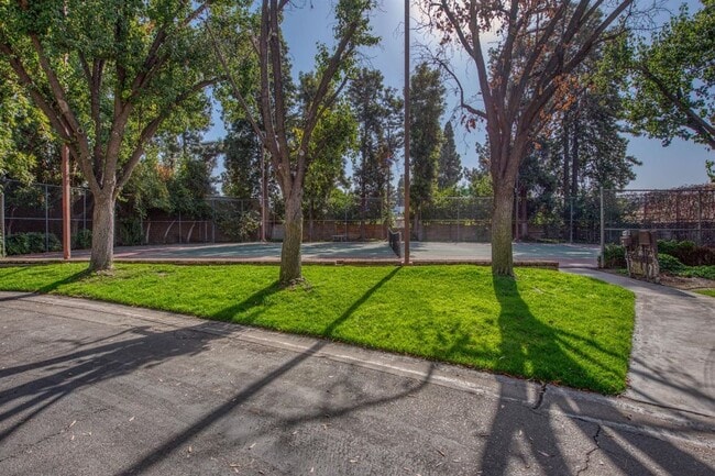 Building Photo - 3/2.5 Executive Condo in Downtown Fresno (...