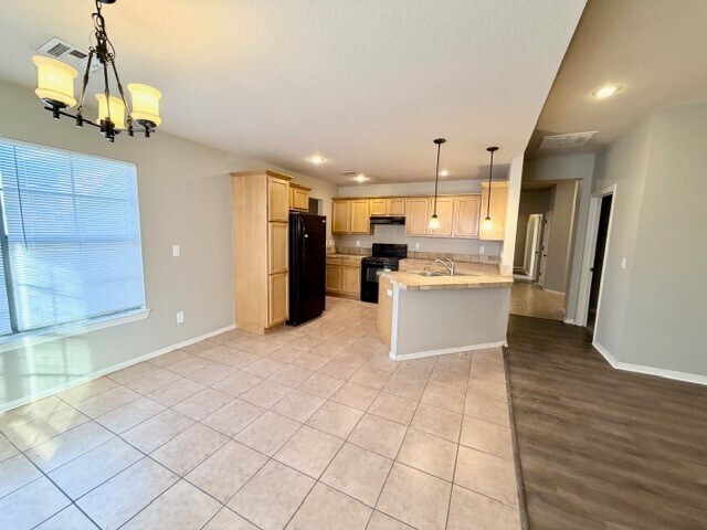 Building Photo - 2827 N Cassius Ln