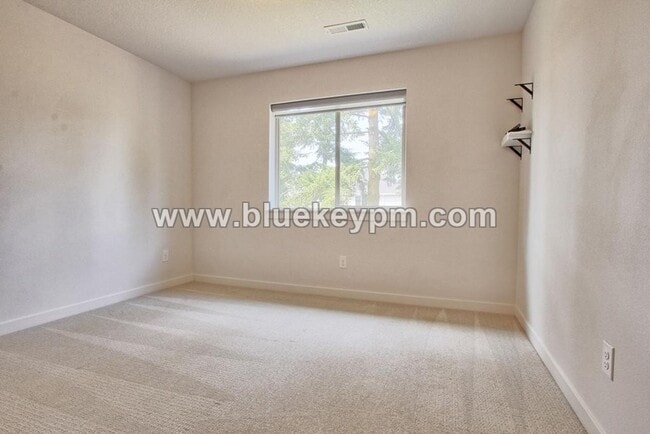Building Photo - 5 Bed, 3 Bath Home with Tesla Charger in Orchards Near Hockinson Meadows Park