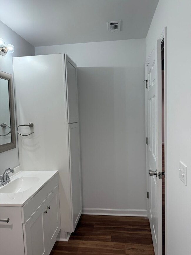 Building Photo - 215 Charleston Dr