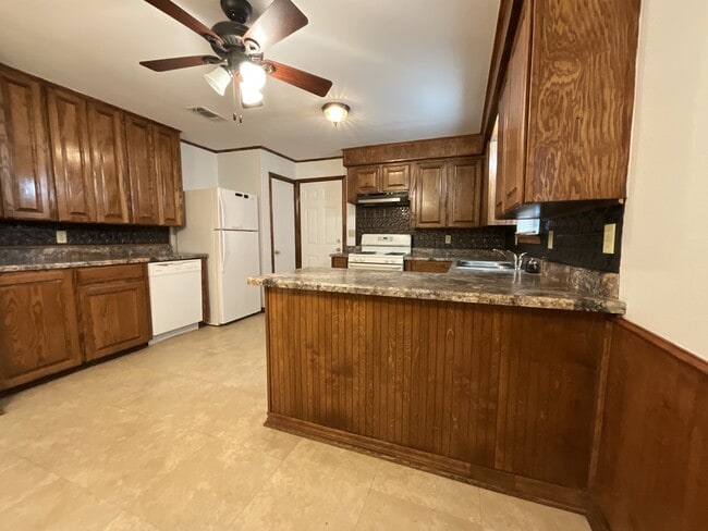 Building Photo - 1154 FM 1395