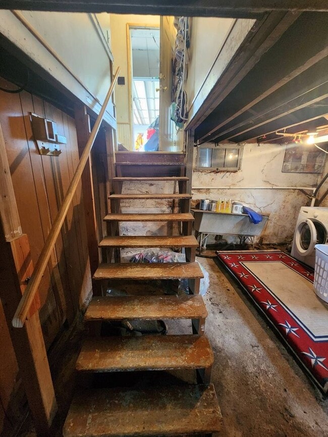 Building Photo - 2 Bedroom single family in Marshfield