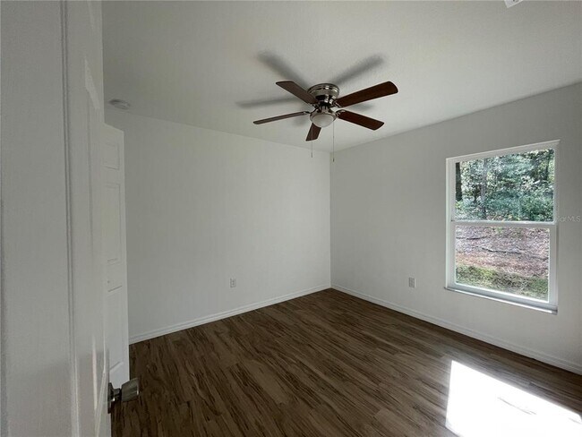 Building Photo - 914 Maple Ave