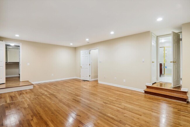Building Photo - 5 BR 4.5 BA home with inground heated pool and extensive hardscape!