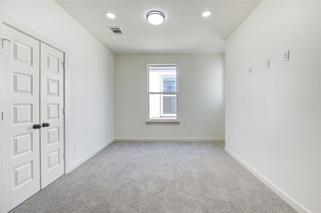 Building Photo - 2917 El Fenice Ln